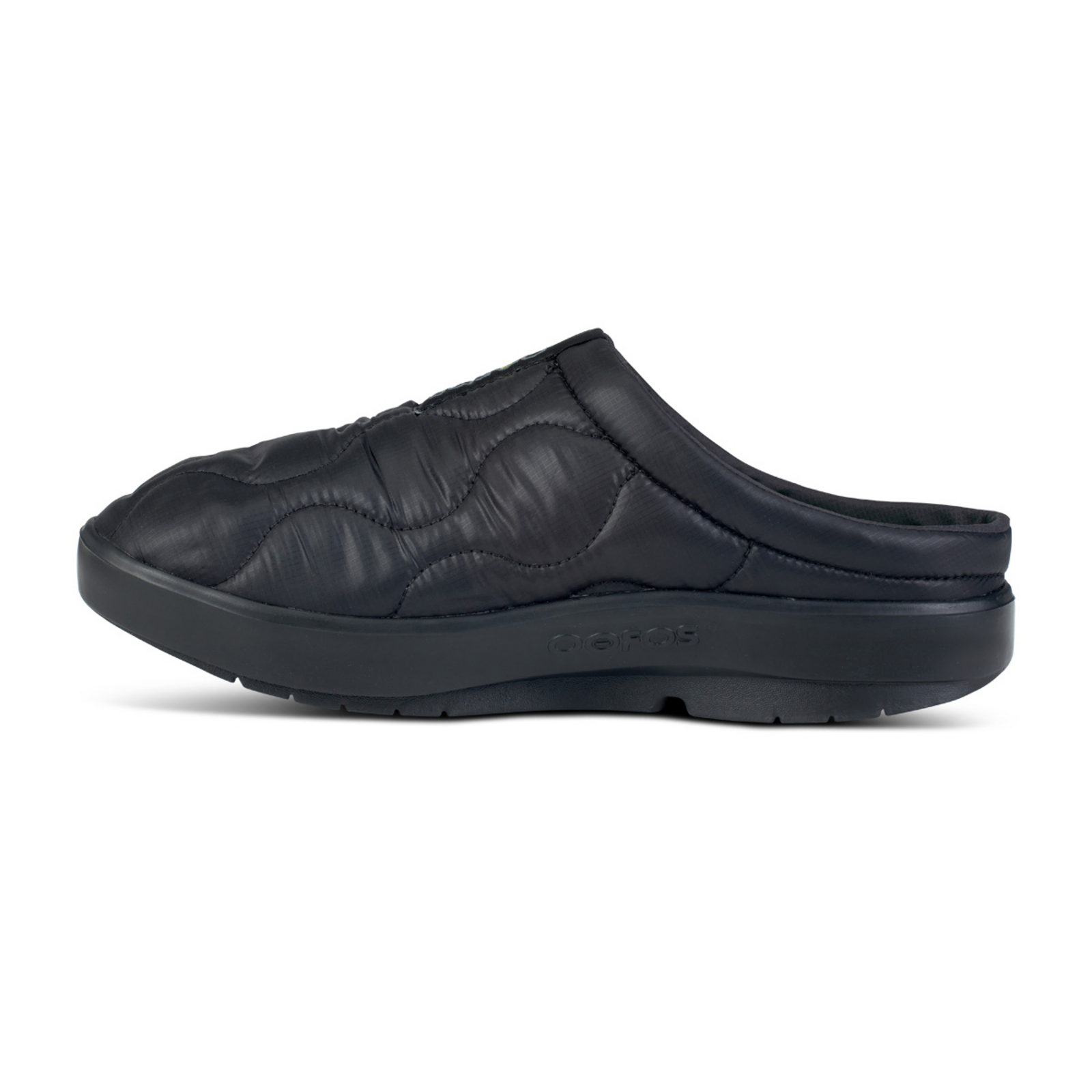 Oofos M OOcoozie Thermo Mule in SCHWARZ